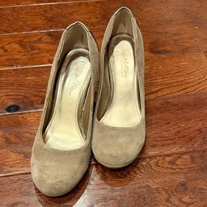 Reaction Kenneth Cole Suede Round-Toe Pumps in Taupe